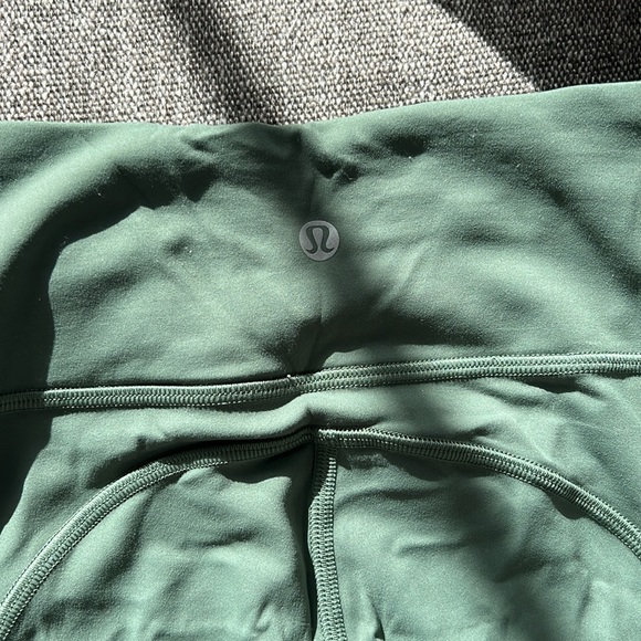 Lululemon invigorate leggings size 4 - Picture 3 of 4